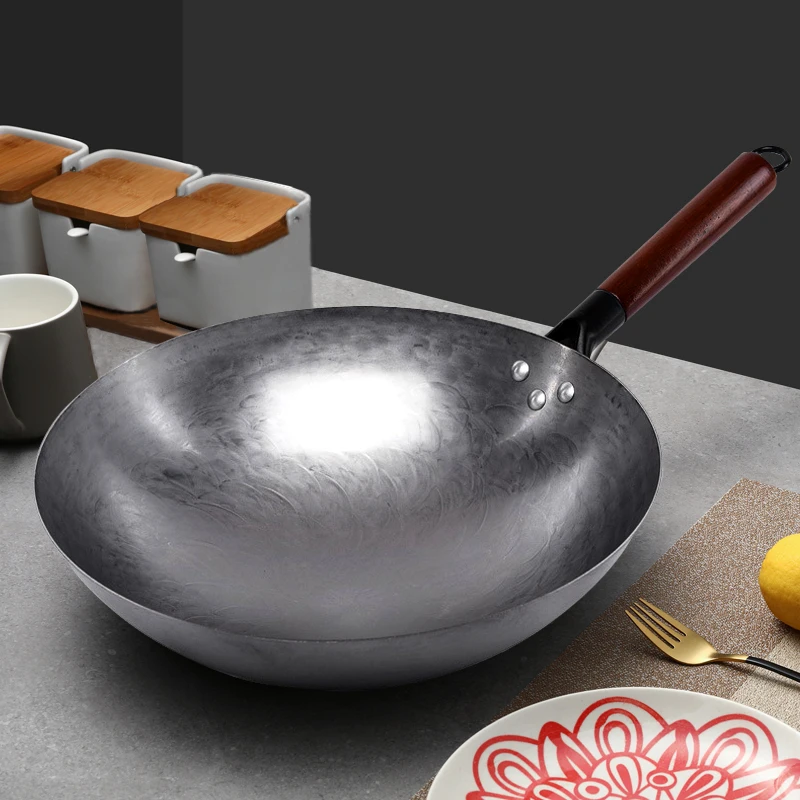  WANGYUANJI Wok de hierro fundido hecho a mano de 14.2 pulgadas  con doble asa, apto para todas las estufas, wok tradicional chino sin  revestimiento con paño de cocina y cepillo gratis 
