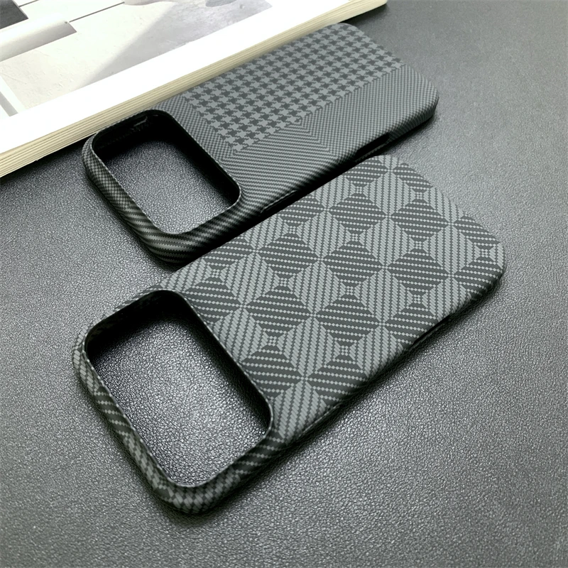 Luxury Slim Carbon Fiber Matte Case with Checkered Pattern and Contrast Color Bumper Cover