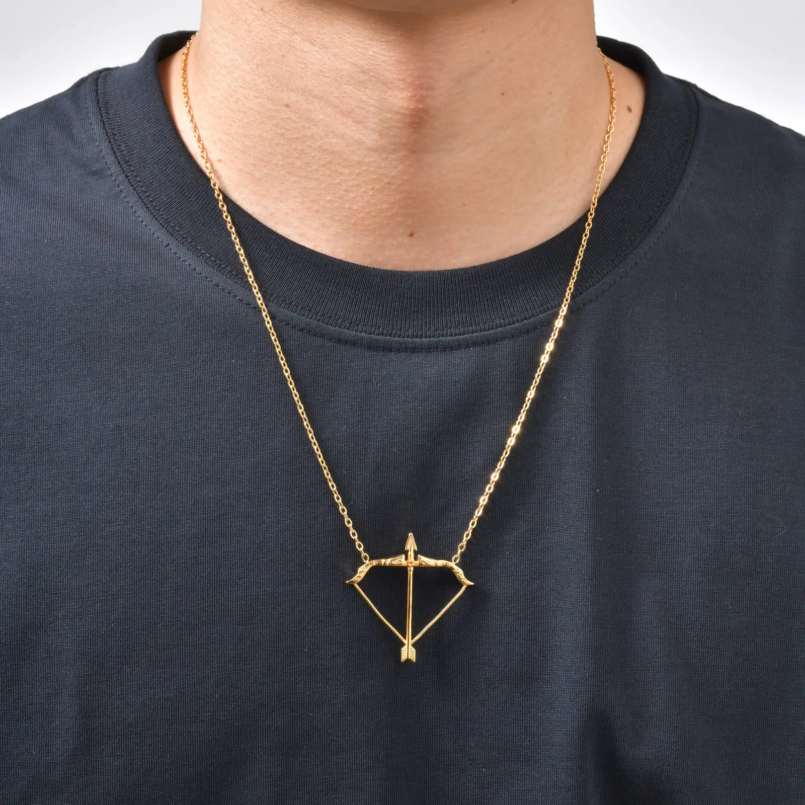 Vergoldete Pfeil-und-Bogen-Halskette für Männer und Jungen, Edelstahl Amor-Liebespfeile Choker, Stilvolles Geburtstagsgeschenk – Detail 3