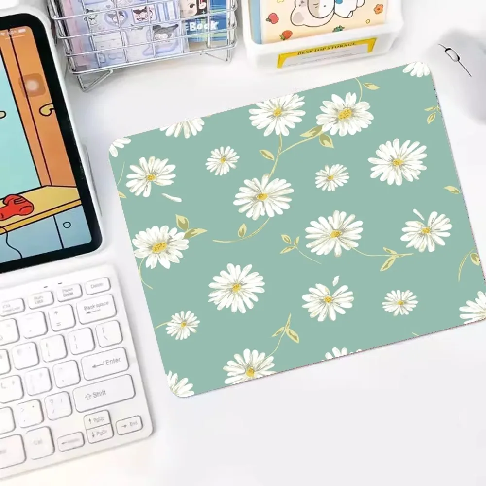 New design floral daisy Rubber Small Desktop Desk Mat Kawaii Gaming Accessories Students Writing Pad Padmouse Desk Play Mats 3