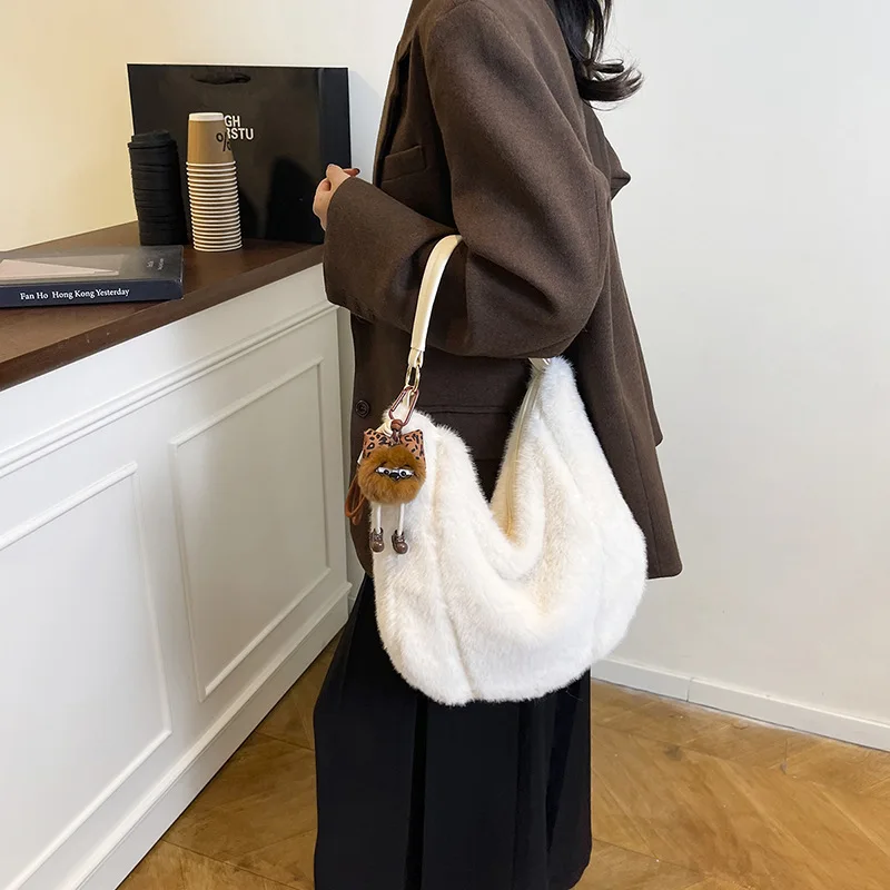 حقيبة كتف نسائية فروي سعة كبيرة