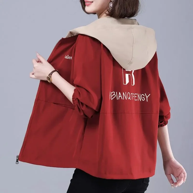 

Женское пальто для мам Новинка весна-осень 2023 модный универсальный свободный непринужденный Топ контрастных цветов с капюшоном в западном стиле