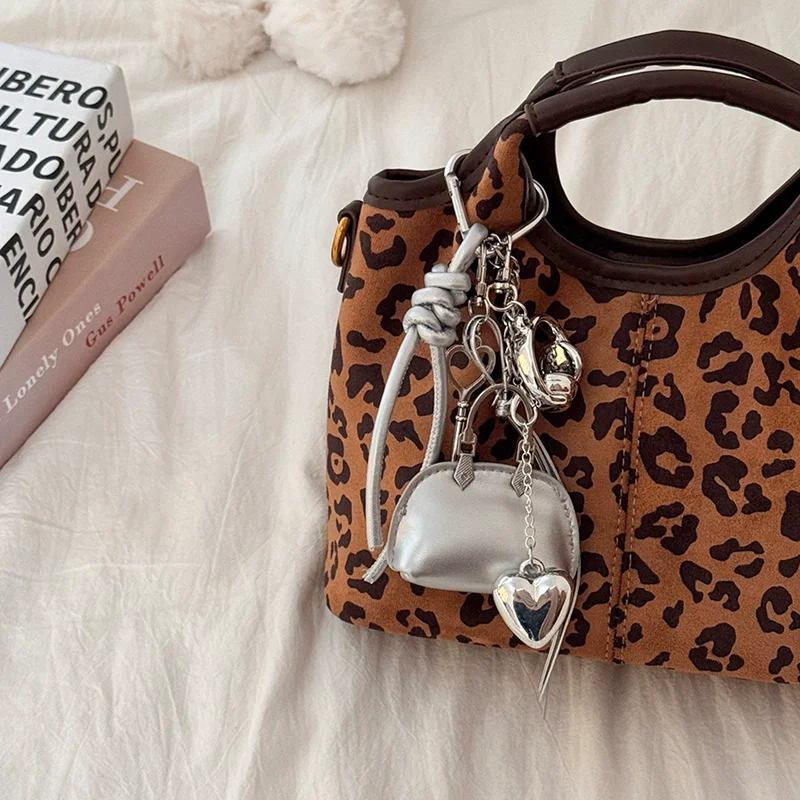 Mini Exquisite Tasche Anhänger Kette Shell Tasche Schlüsselbund PU Leder Silber Tasche Dekor Kreative DIY Frauen Taschen Zubehör – Detail 8