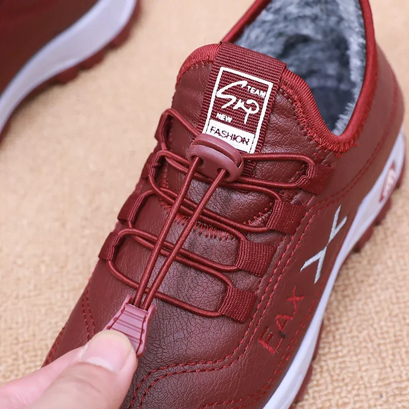 أحذية شتوية سميكة للنساء من القطن بكين سطح جلدي مقاوم للماء دافئ مبطن بالصوف ومضاد للانزلاق أحذية مريحة