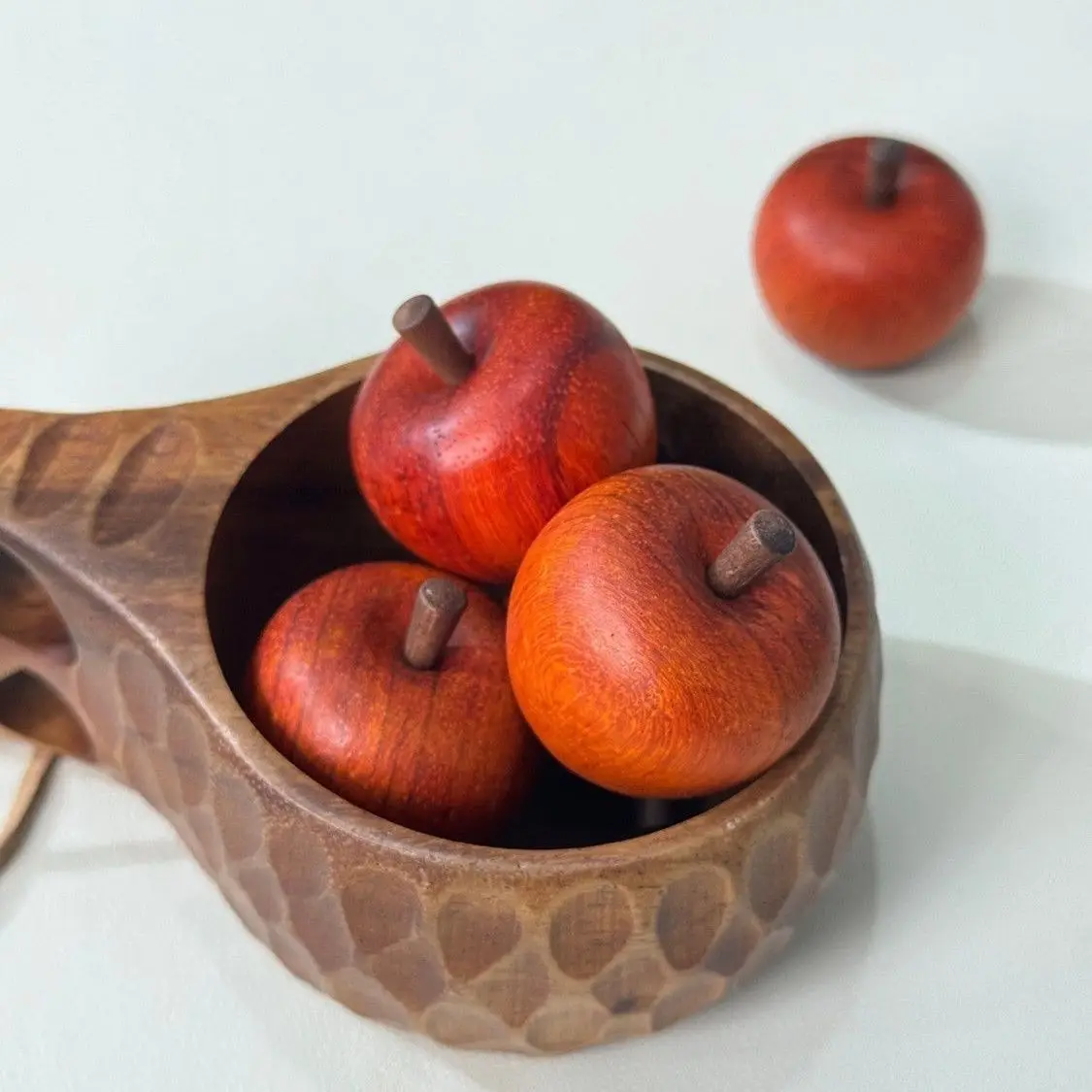 Red sanda lwood Carved Red Apple Ornaments Home Decoration Office desktop Accessories Christmas Eve children Holiday gifts