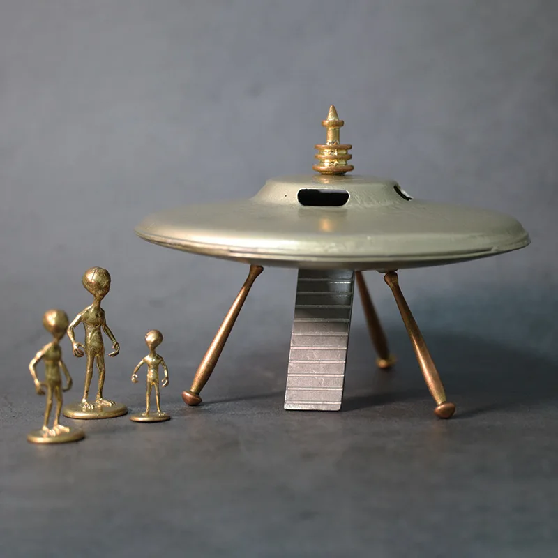 

UFO and Alien Metal Tabletop Decoration for Gifts