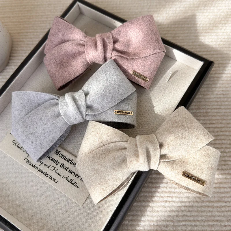 Modische und vielseitige Samt-Haarspange mit Schmetterlingsschleife in reiner Farbe für Herbst- und Winter-Haarschmuck