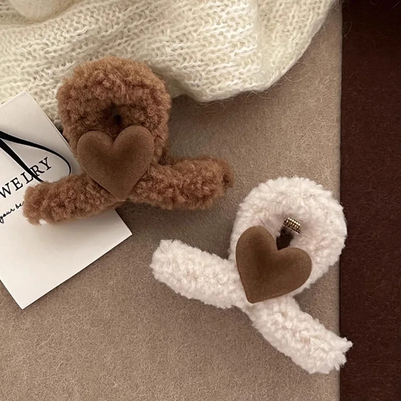 Рисунок 2 - Симпатичная плюшевая Заколка-краб