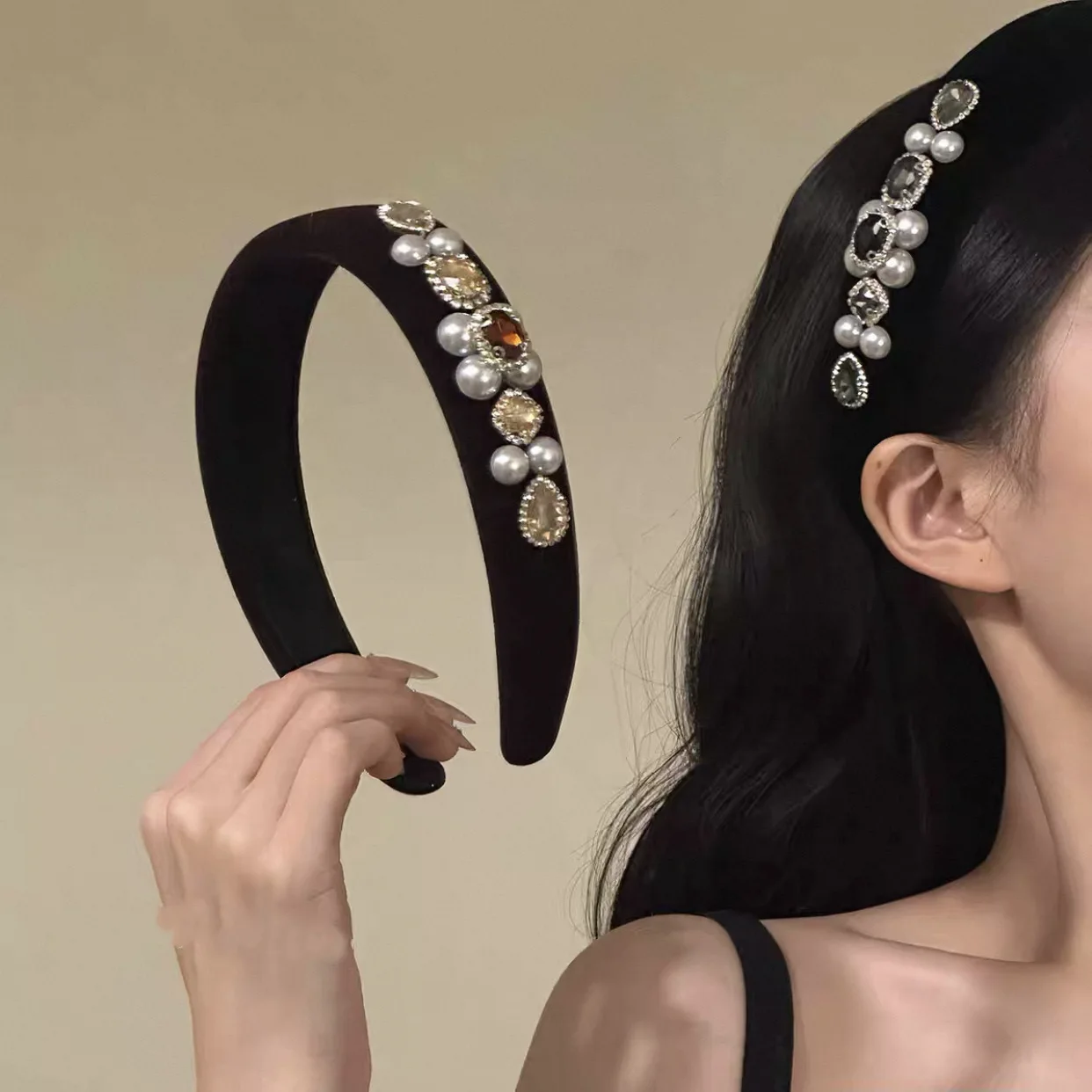 1Pcs Frauen Retro Elegante Samt Perle Strass Stirnband Chic Dekorative Breite Haar Hoop Täglichen Party Datum Haar Bands für mädchen – Detail 2