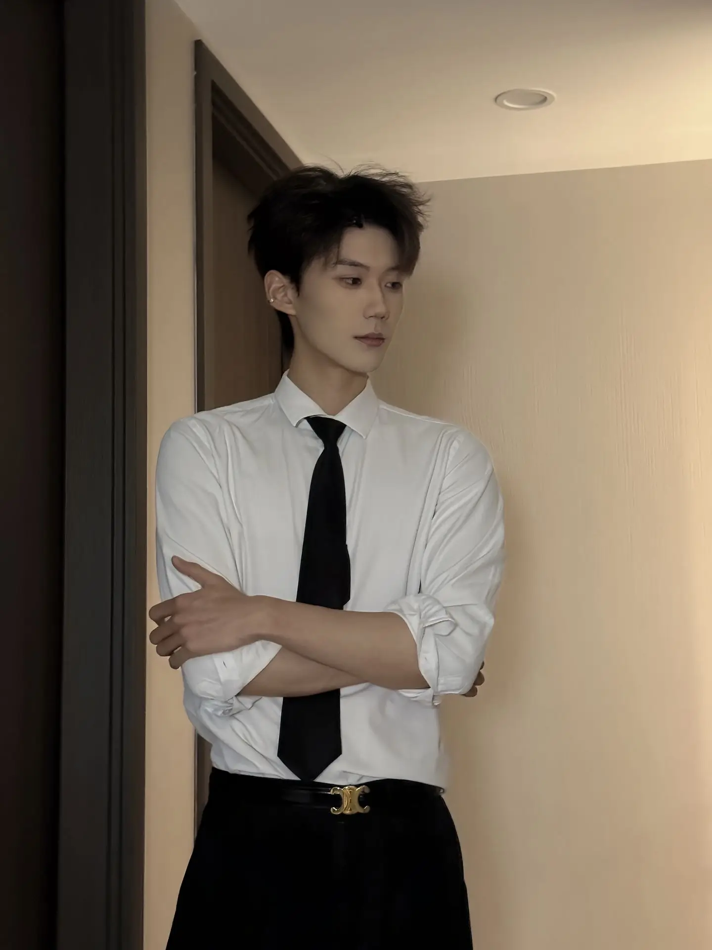 남아용 흰색 긴팔 캐주얼 셔츠 봄 가을 겨울 다용도 청소년 패션 스탠다드 핏 폴..