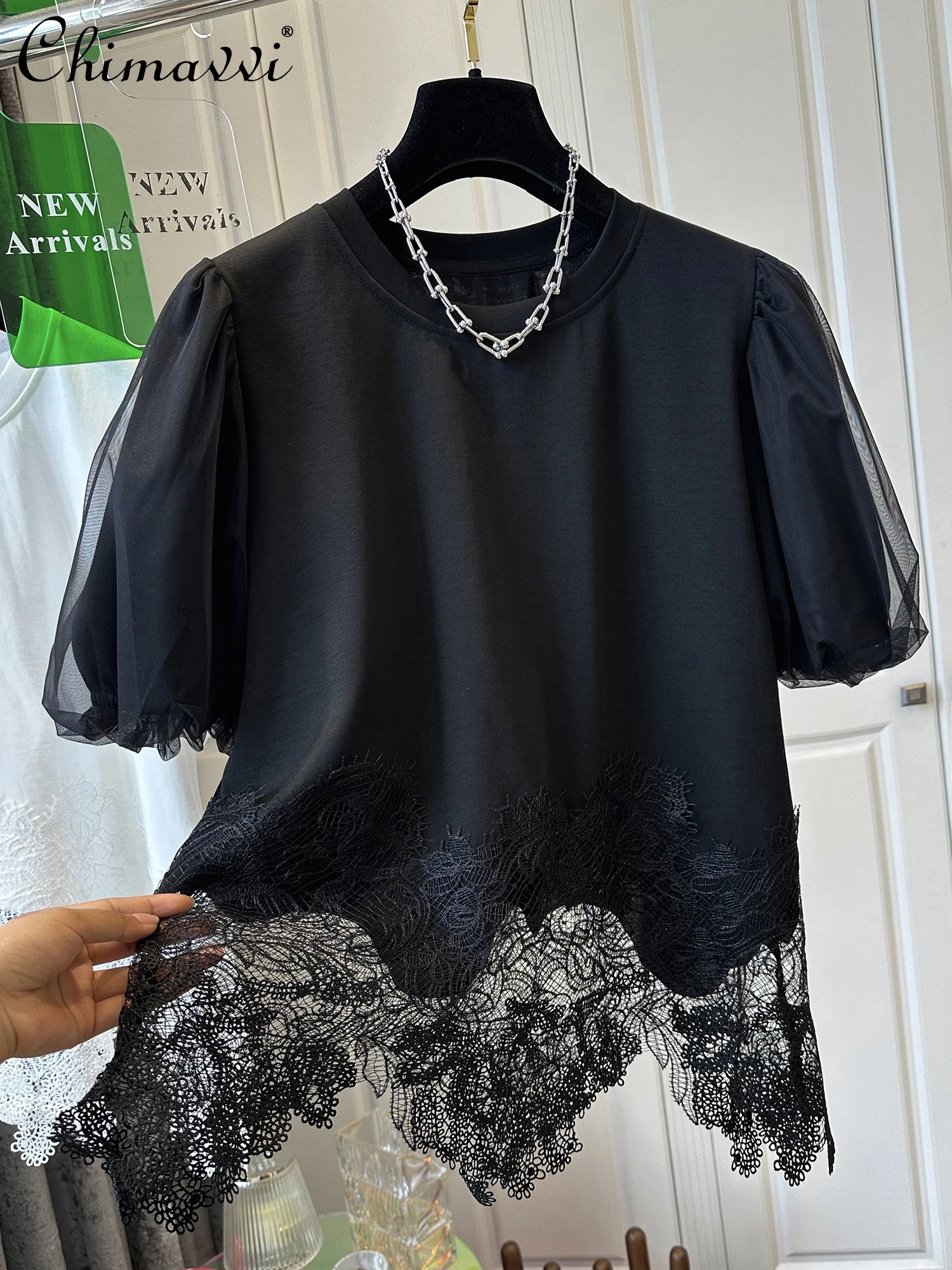 

Высококачественные черные Асимметричные кружевные женские топы с коротким рукавом, модная шифоновая футболка с круглым вырезом и пышными рукавами, универсальная тонкая летняя коллекция 2024 года