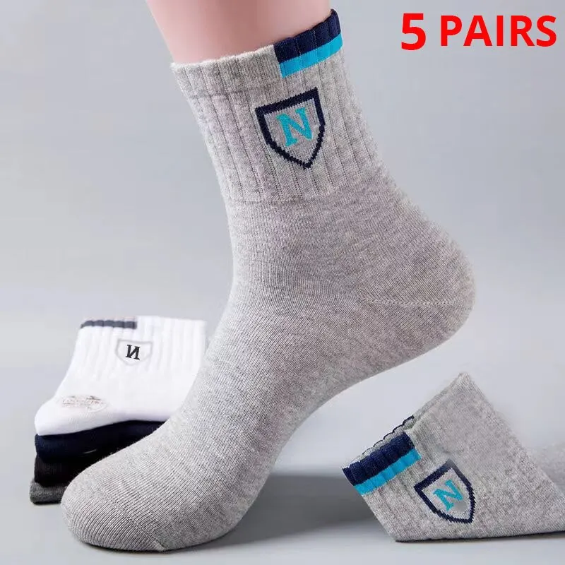 Men's Medium Length All-Season Fashion Sports Socks with Letter Pattern (Multiple Pairs Available)