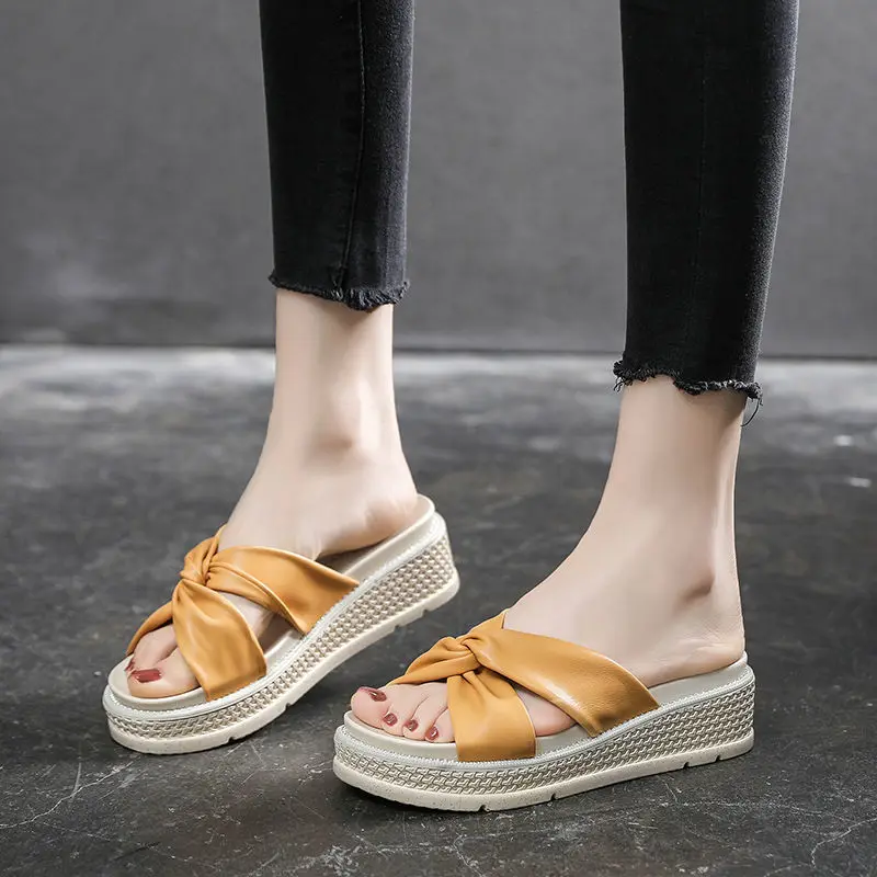 

Women's Thick-soled Slippers 2022 Summer New Non-slip Casual Sandals Fashion Open Toe Hollow Out Breathable Beach Shoes Female