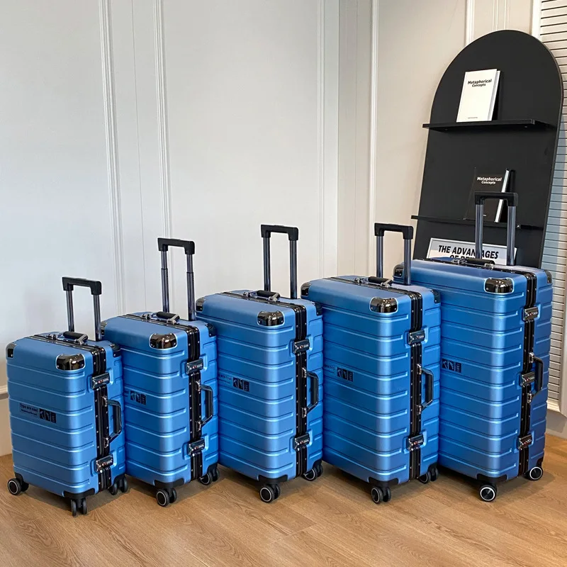 Рисунок 2 - Матовый прочный чемодан TIUMIU