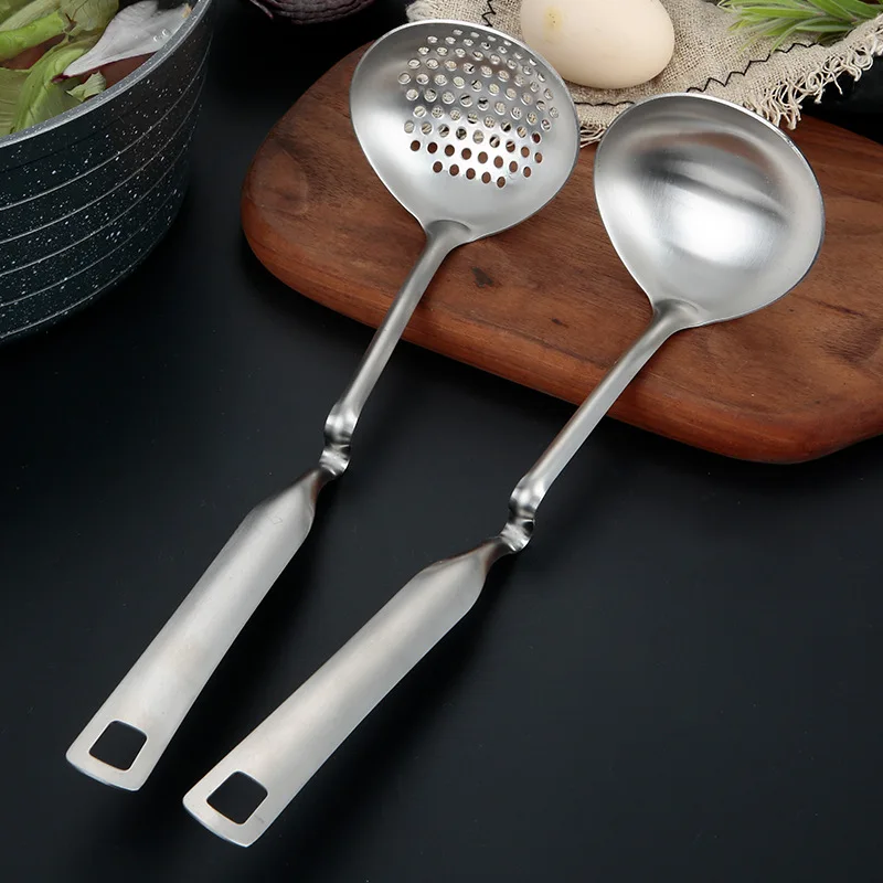 304 Stainless Steel Curved Handle Soup Spoon Colander Wall-Mounted Hot Pot Spoon Kitchen Oil Separation