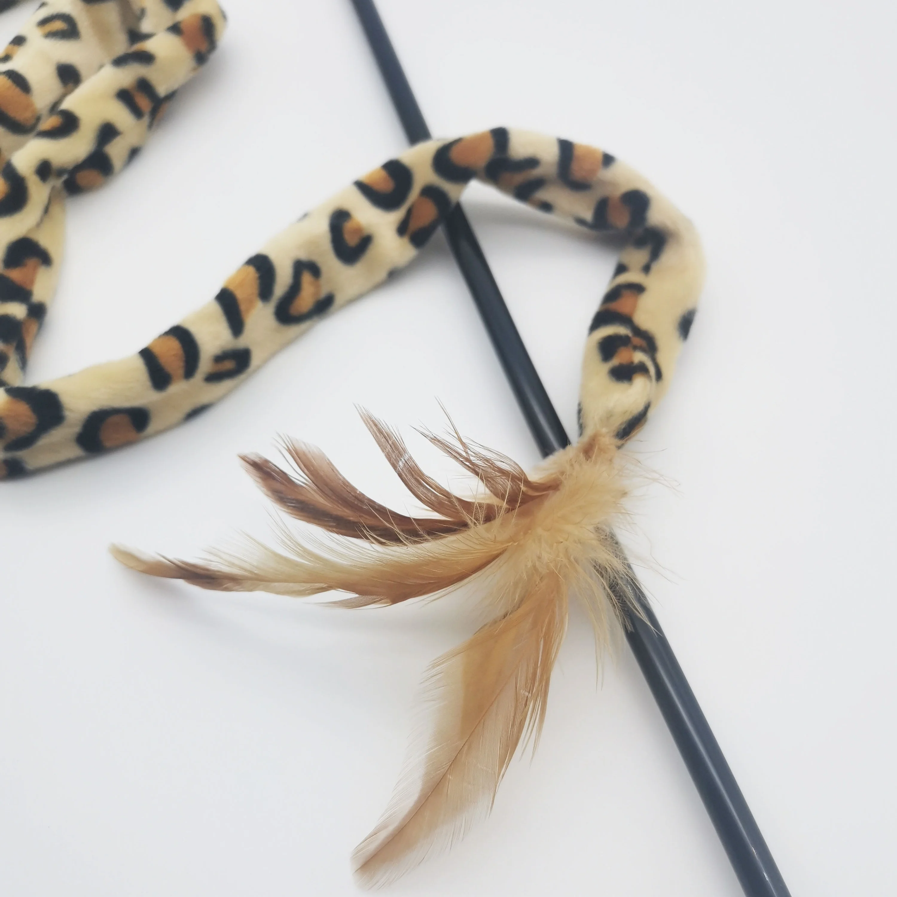 Leopard Print Cat Teaser Wand with Tweezer Design and Simulated Feathers