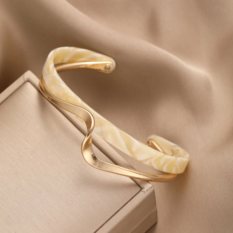 Luxury Fashion Simple White Shellfish Board Bend Metal Geometric Overlap Opening Bangle Bracelet Women Jewelery Pulseras Mujer 5