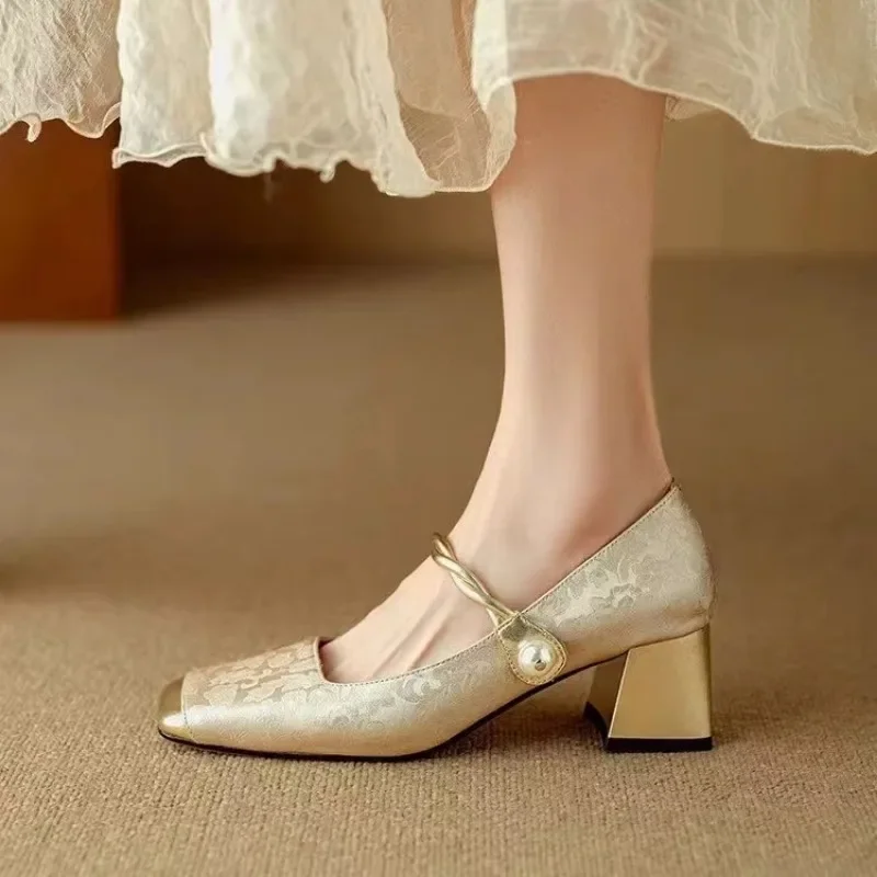 

Mary Jane High Heels Women's 2024 New Spring/Summer New Vintage Print Elegant Thick Heels Shallow Mouth Square Head Single Shoes