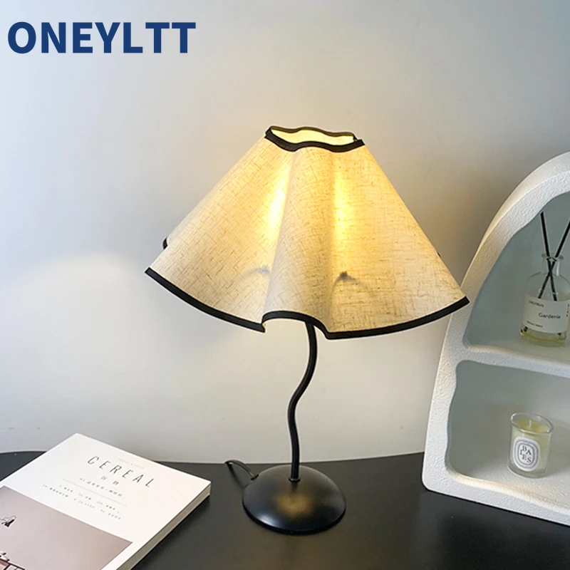 

Nordic flower table lamp Classical Italian LED table lamp Fabric lamp shade table lamp American umbrella living room table lamp
