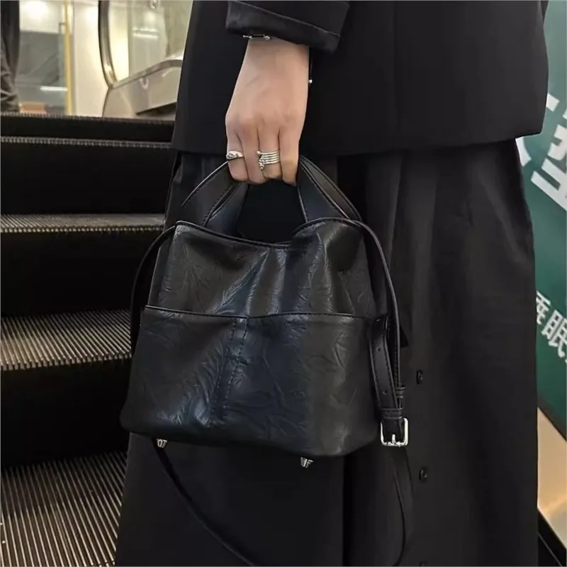 Fashion Sle Bucket Handbag Women Stitching Texture Leather Large Capacity Shoulder Bag Ladies High End Commute Crossbody Bag New