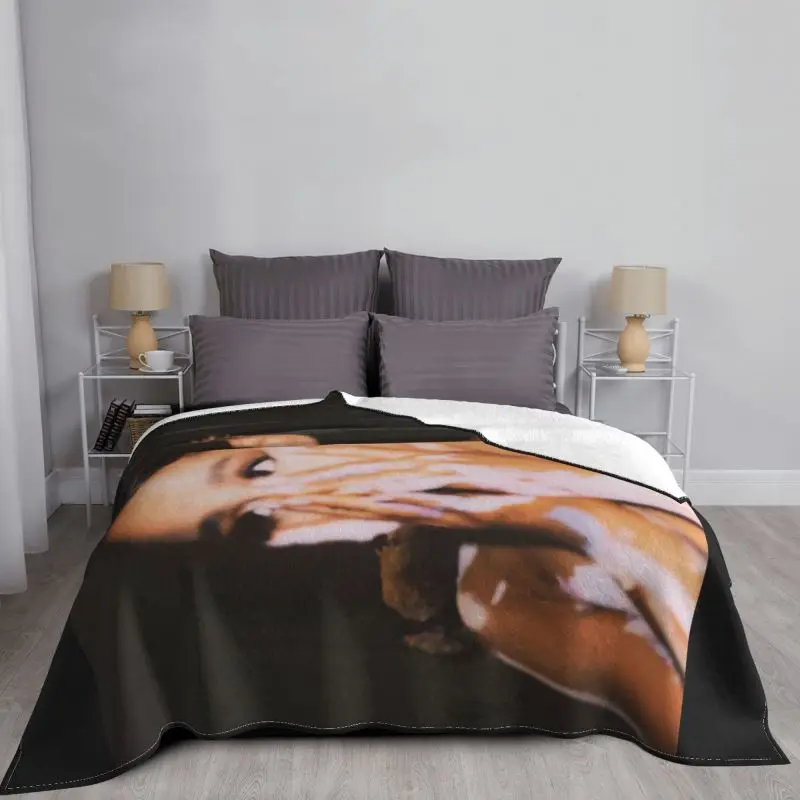 Ariana Grande Side Photo   Raschel  ħ   ô