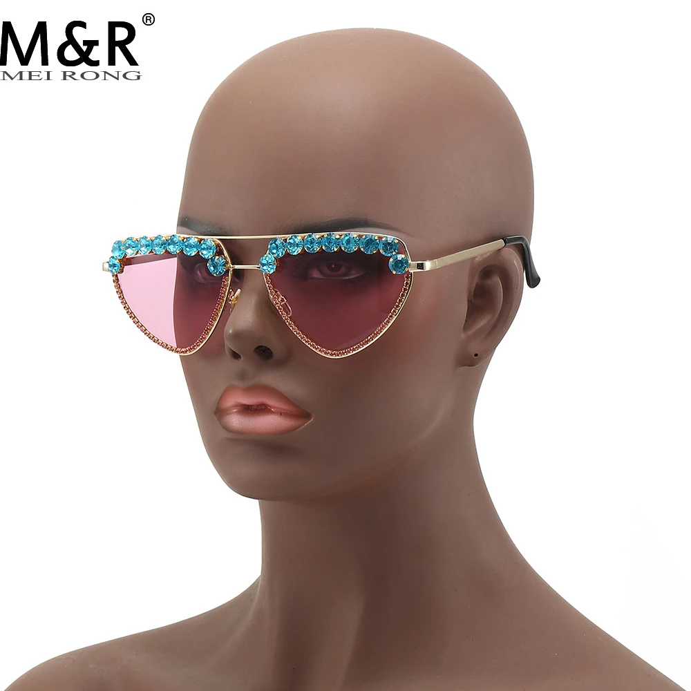 

2024 New Women's Diamond Inlaid Sunglasse Fashion Triangle Gradient Metal Eyeglass Frame Outdoor Travel Punk Style Glasses Gafas