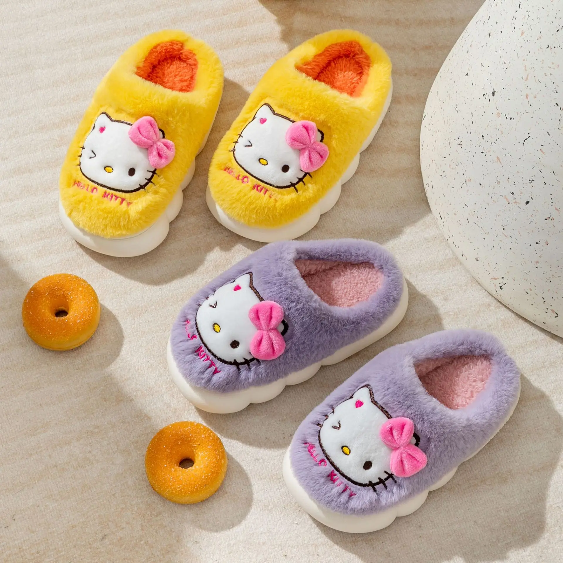 thumbnail image 3 of Pantuflas Kawaii Sanrio Hello Kitty antideslizantes, cálidas y lindas de dibujos animados de anime para el hogar, pantuflas de peluche para niñas para otoño e invierno, regalos de peluche, 3 of 5