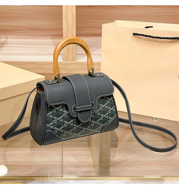 حقائب فاخرة ورجعية مصممة مع تصميم طباعة كلاسيكي لل...