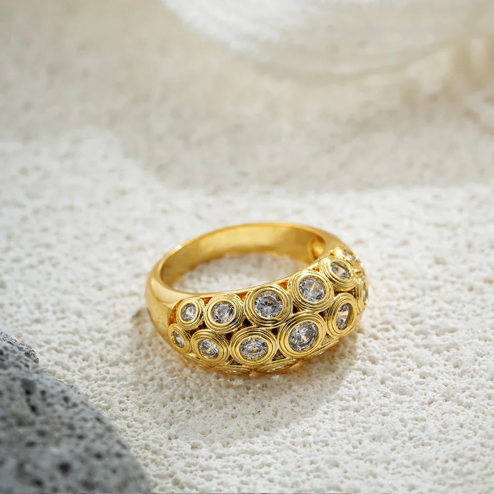Exquisite Stylish Sparkling Circle Rhinestone Chunky Finger Rings 18K Gold Plated Non Tarnish Polished Stainless Steel Wed Ring
