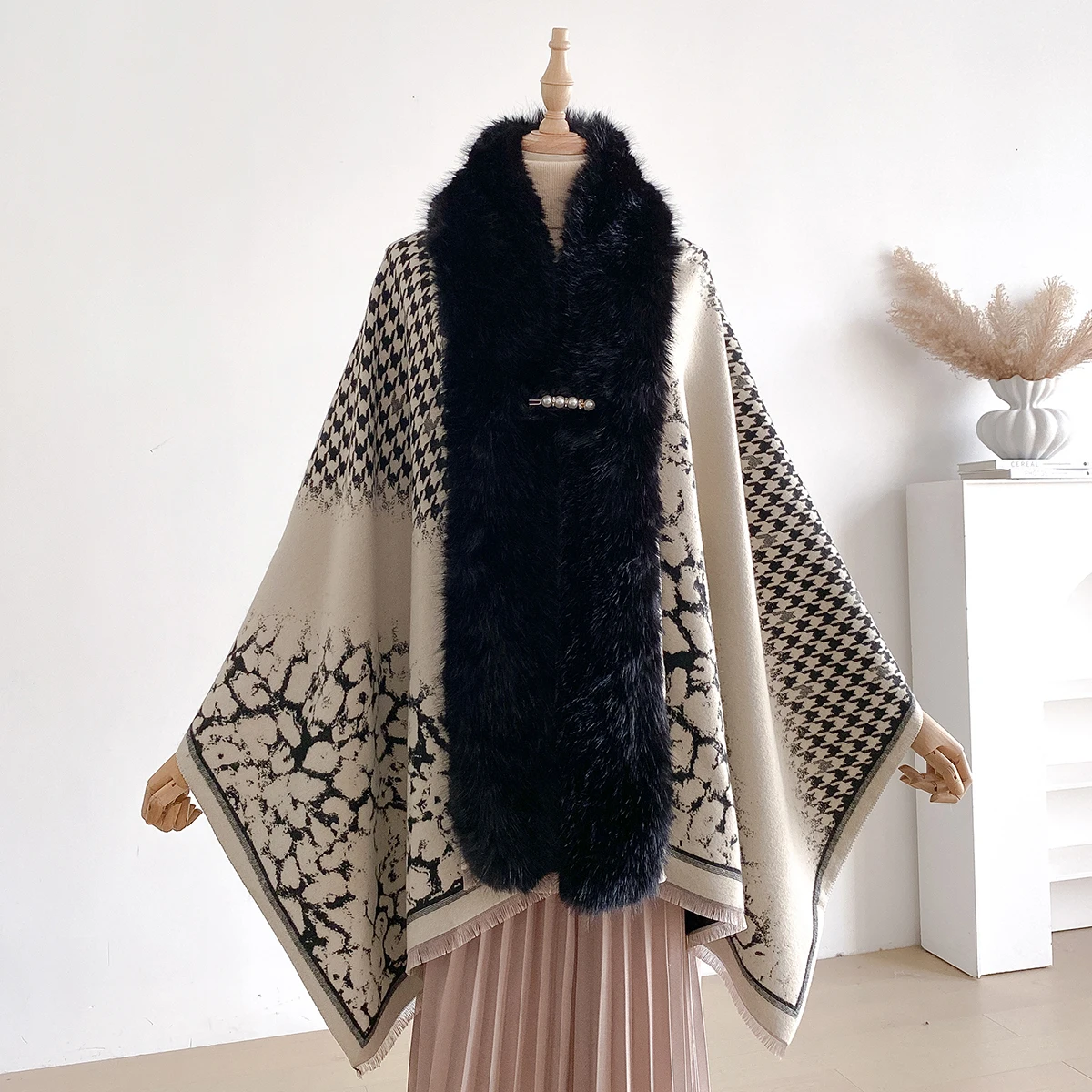 Autumn Winter Fashionable Upscale Imitation Cashmere Women Jacquard Scraves Weave Poncho Lady Capes Shawl Cloaks Faux Fur Scraf