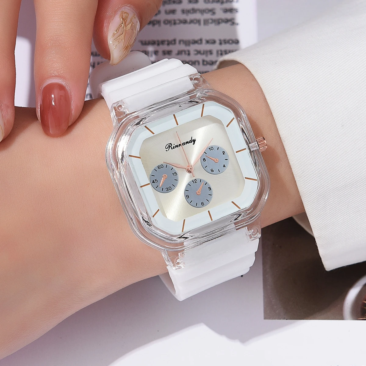 Модные женские кварцевые спортивные часы с силиконовым ремешком