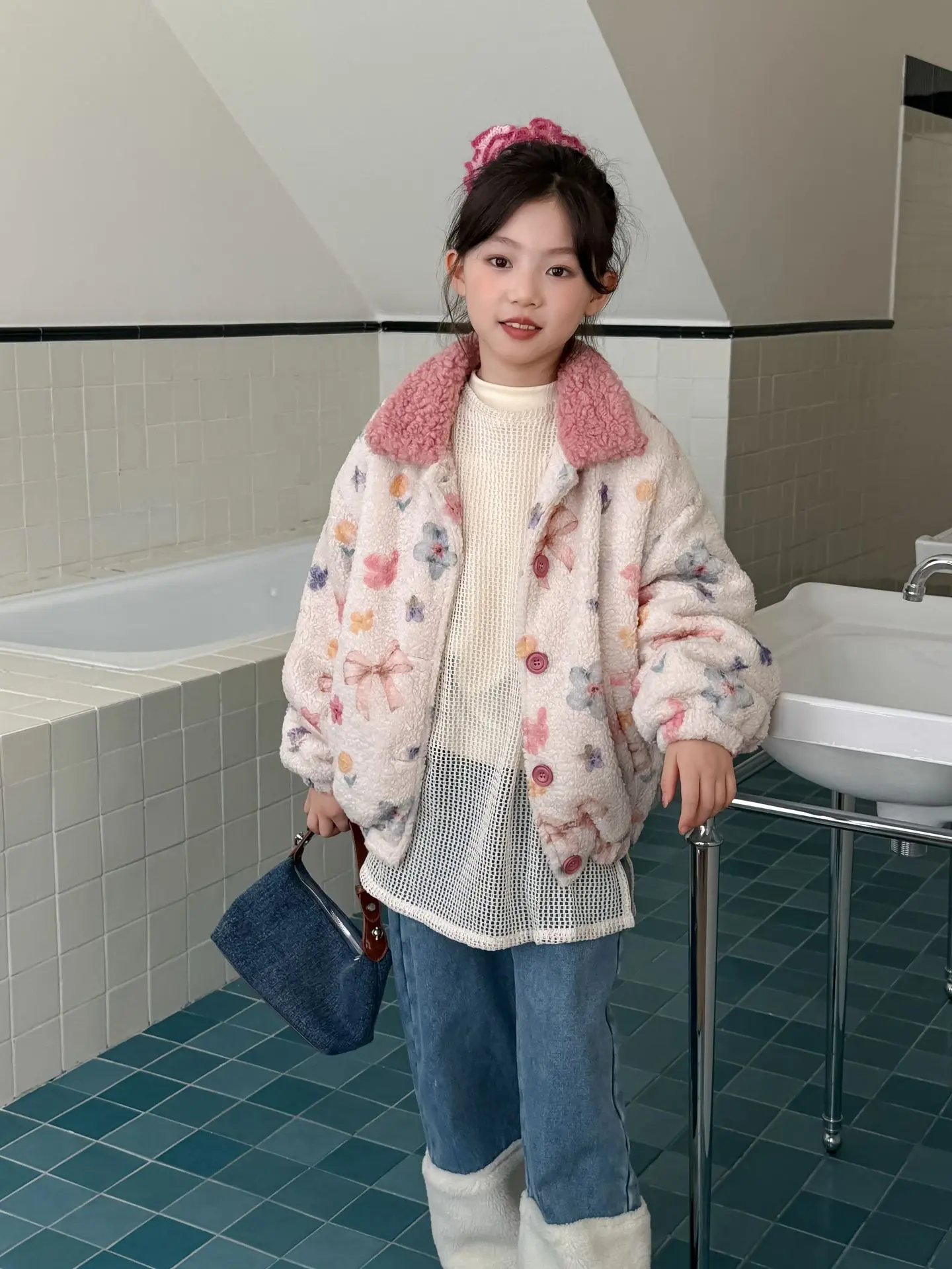 여아 코트 2025 가을 겨울 신상 아동복 한국 스타일 여자 범프 컬러 라펠 달콤한 꽃무늬 양털 코트