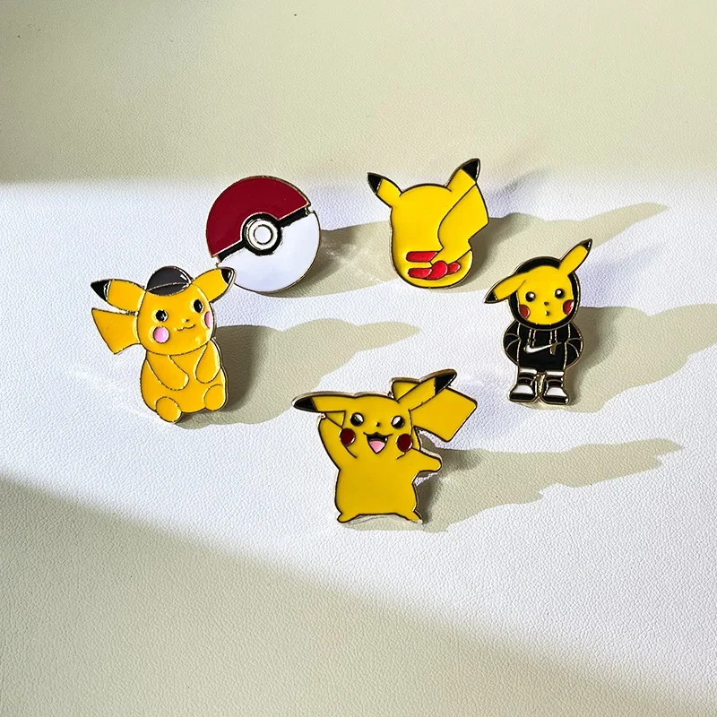 Cute Pokemon Spilla Anime Pikachu Cute Metal Pins Hard Smalto Pins Mimikyus Cartoon Games Fans Collect Badge Accessori Di Stoffa