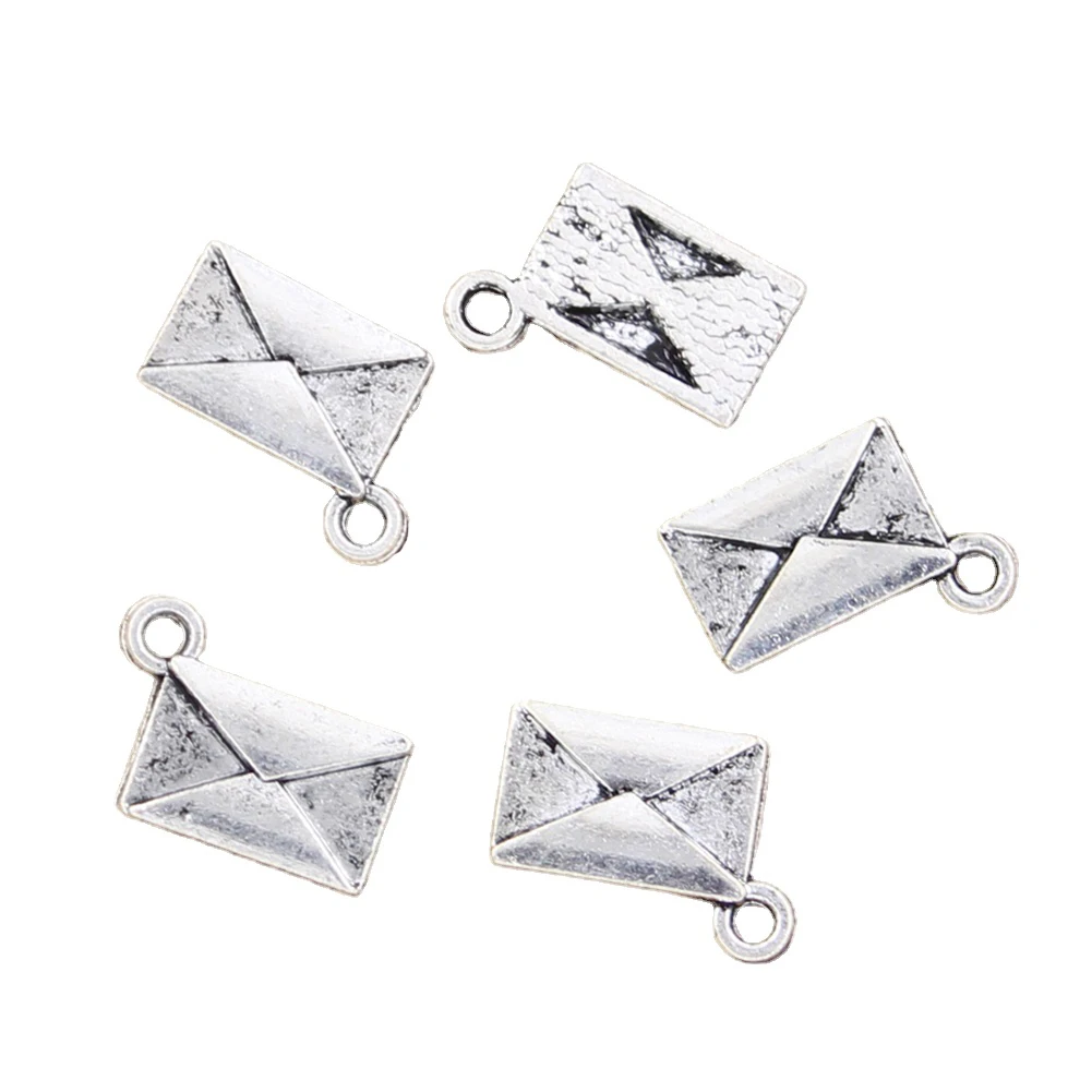 Bunney Rabbit's Foot Silver – Neighbour BUNNEY 10mm Pyramid Stud Charm