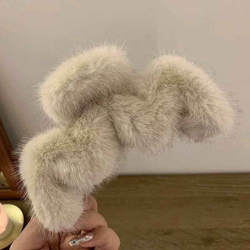 Winter mode übergroße Plüsch Haar Kralle Clip für Frauen Welle Wolke geformte Hai Klaue Haarnadel Kunst pelz Haar Krabben Clip Zubehör – Detail 16