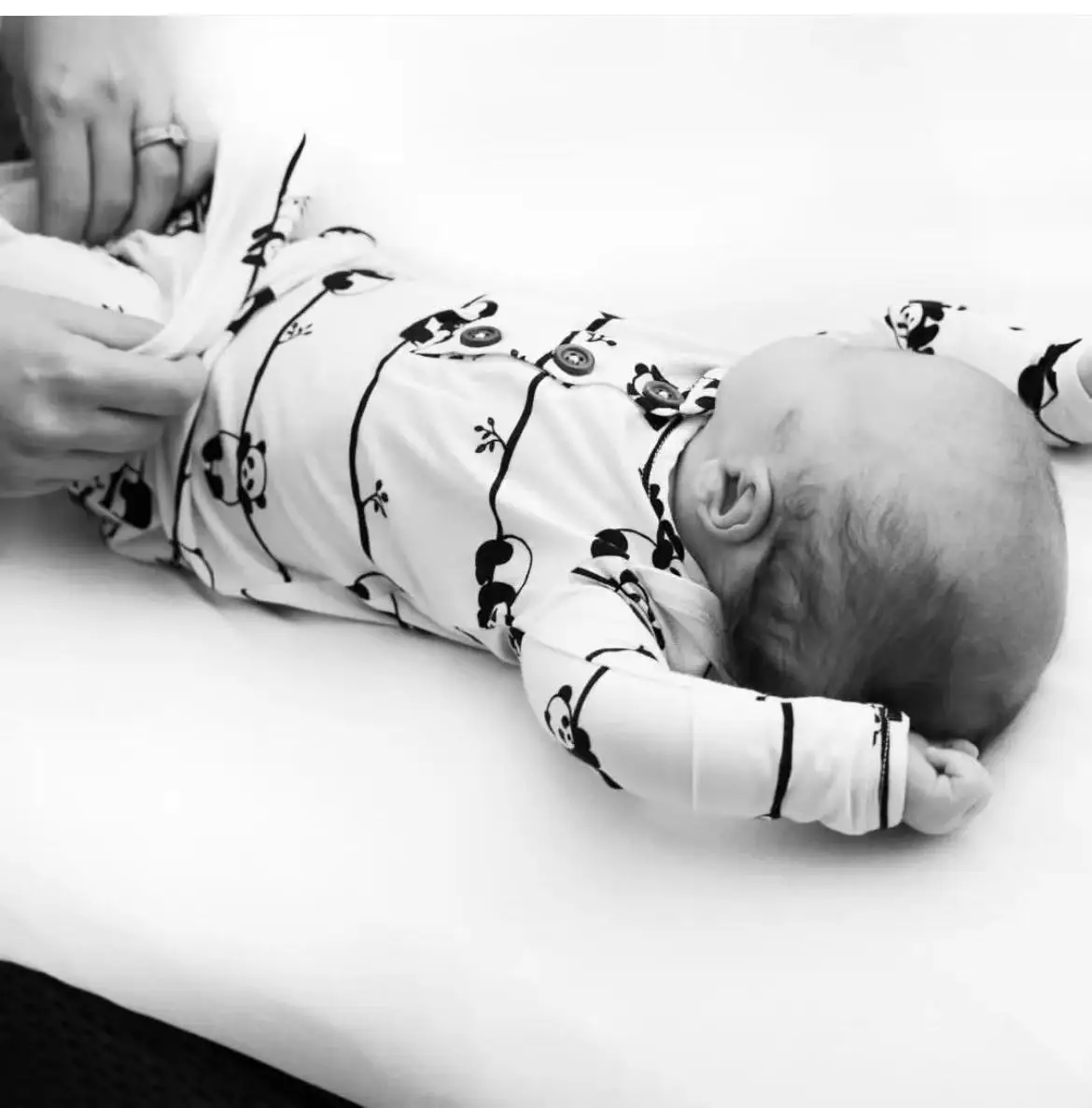 Newborn Infant Baby Sleeper 95% Bamboo 5% Spandex Comfortable Soft Newborn Knotted Gowns