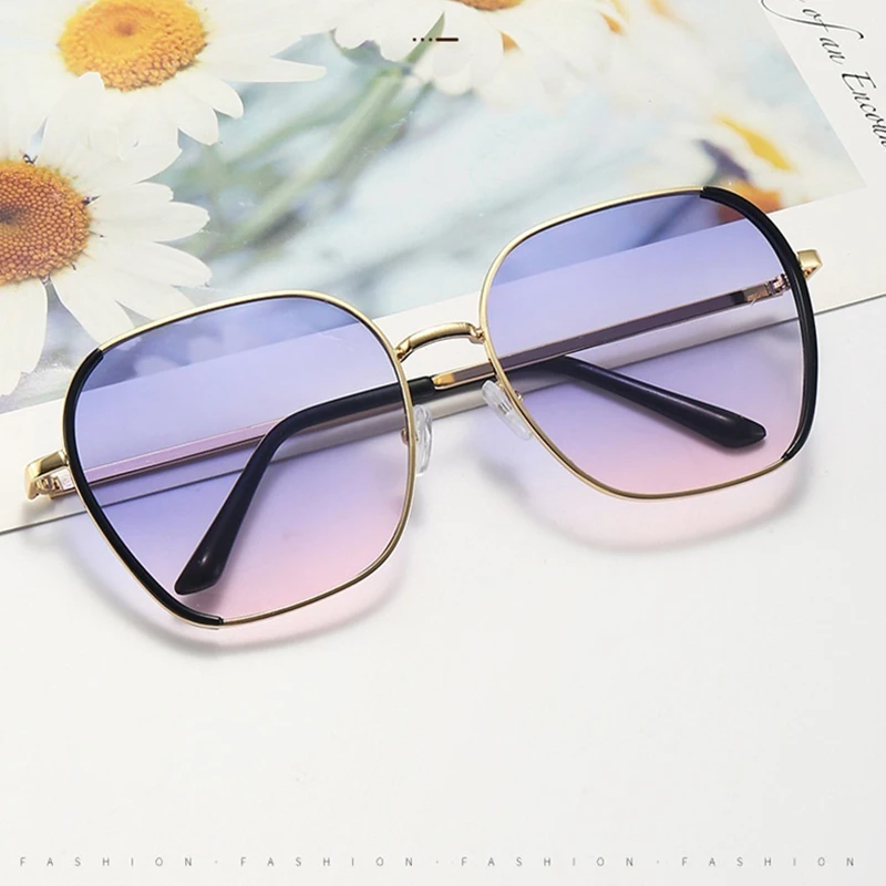 

New Retro Metal Square Sunglasses Personality Travel Sunglasses Men and Women Sunscreen Sunglasses