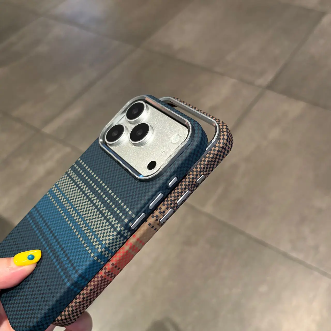 Luxury Carbon Fibre Kevlar Pattern Phone Case with MagSafe-Compatible Wireless Charging