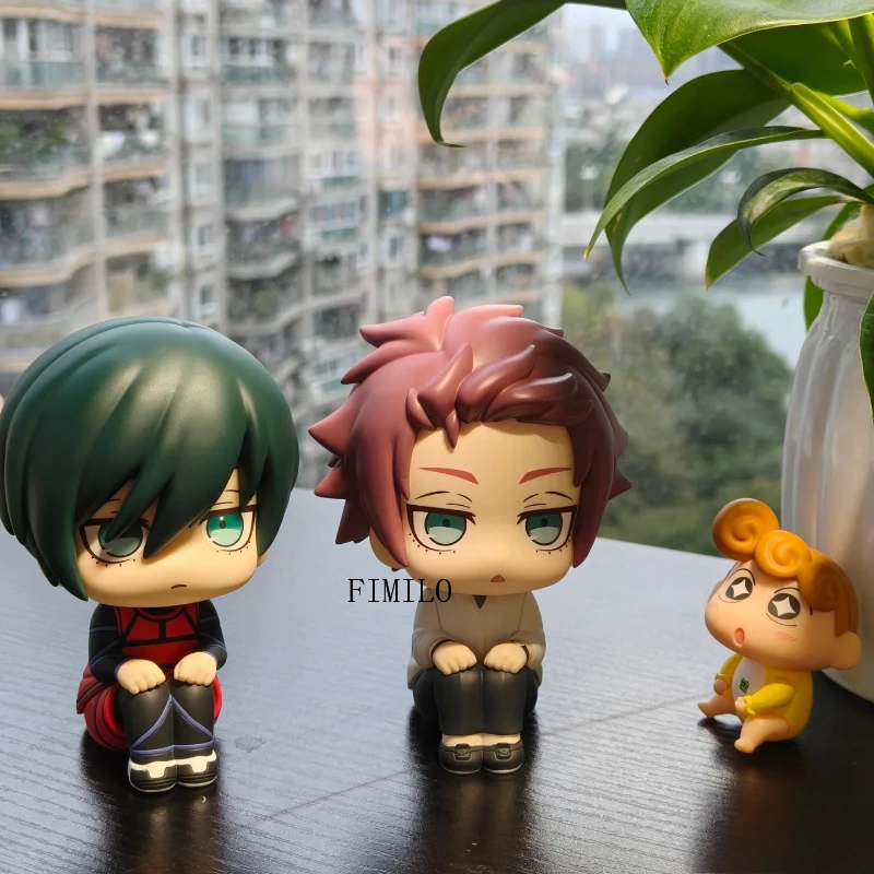 アニメ「ブルーロック」の伊佐木陽一とリンのフィギュアを参照して