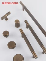 มือจับทองเหลืองแท้สไตล์ยุโรปแบบเรโทรลายกนูลิงสำหรับตู้ครัว มือจับรูปตัว T สีทองเหลืองโบราณ มือจับลิ้นชักทองแดงแบบยาว 4