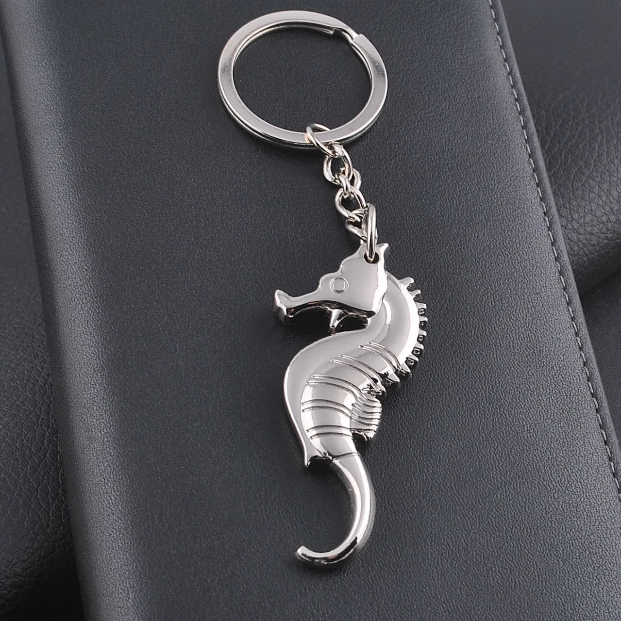Neuer süßer Metall-Seepferdchen-Schlüsselanhänger für Damen, modische Geschenke für Geschäftsleute, beliebter Schlüsselring für Männer, Schmuck-Schlüsselhalter, Großhandel