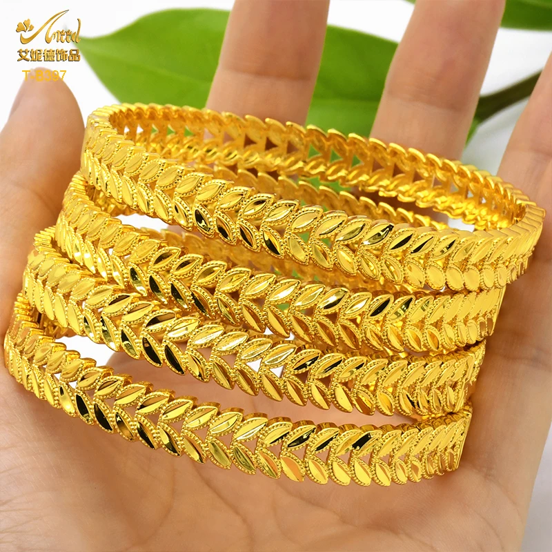 Lightweight dailywear women's bracelet.. Purchase @  shop.Swarna.com/product/oq2306/ #gold #bracelets #wristswag #wristgame  #handjewelry… | Instagram