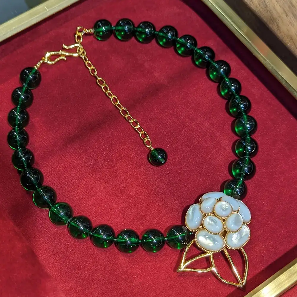 

Women's Luxury Green Resin Glass Flower Necklace Casual Elegant Party Birthday Jewelry