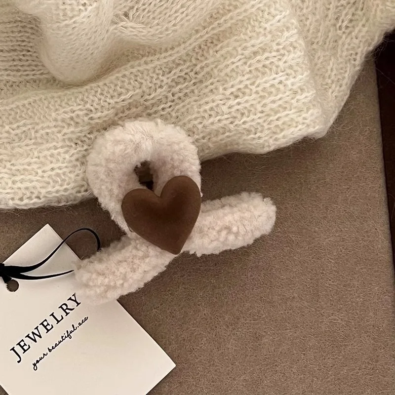 Рисунок 5 - Симпатичная плюшевая Заколка-краб