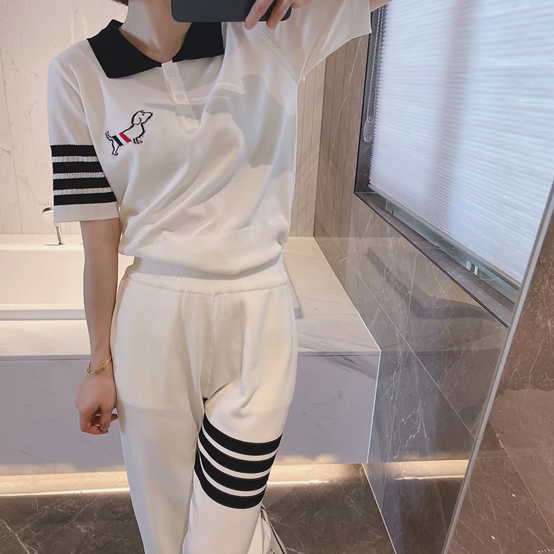 

Женский костюм-двойка с вышивкой и воротником-поло