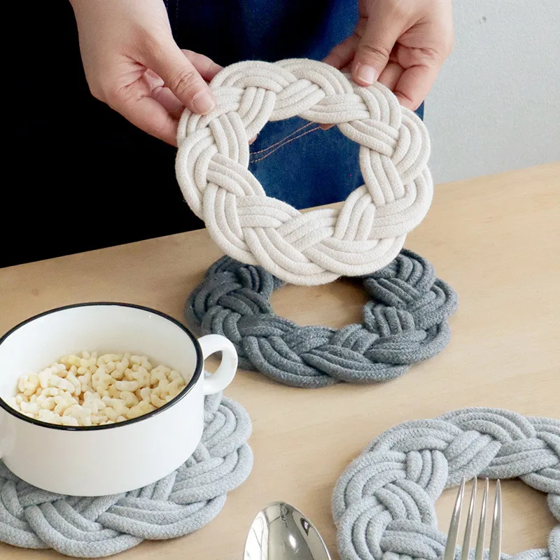 

16x16cm Round Solid Color Cotton Rope Wreath Woven Disc Pad Hollow Insulation Dining Mat Kitchen Decor