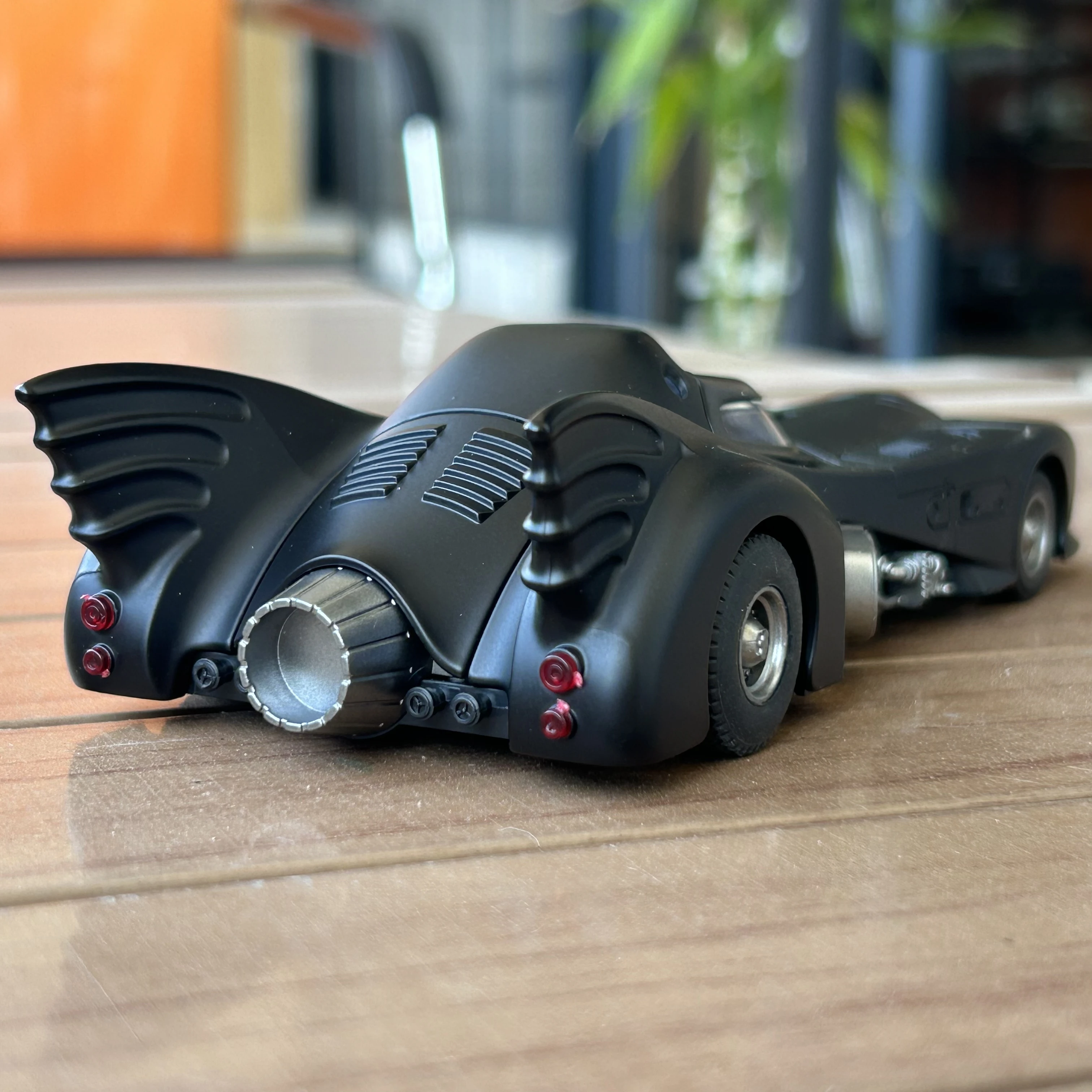 1:32 1989 Batmobile juguetes clásicos de alta simulación aleación de Metal Diecast modelo coche sonido y luz tirar hacia