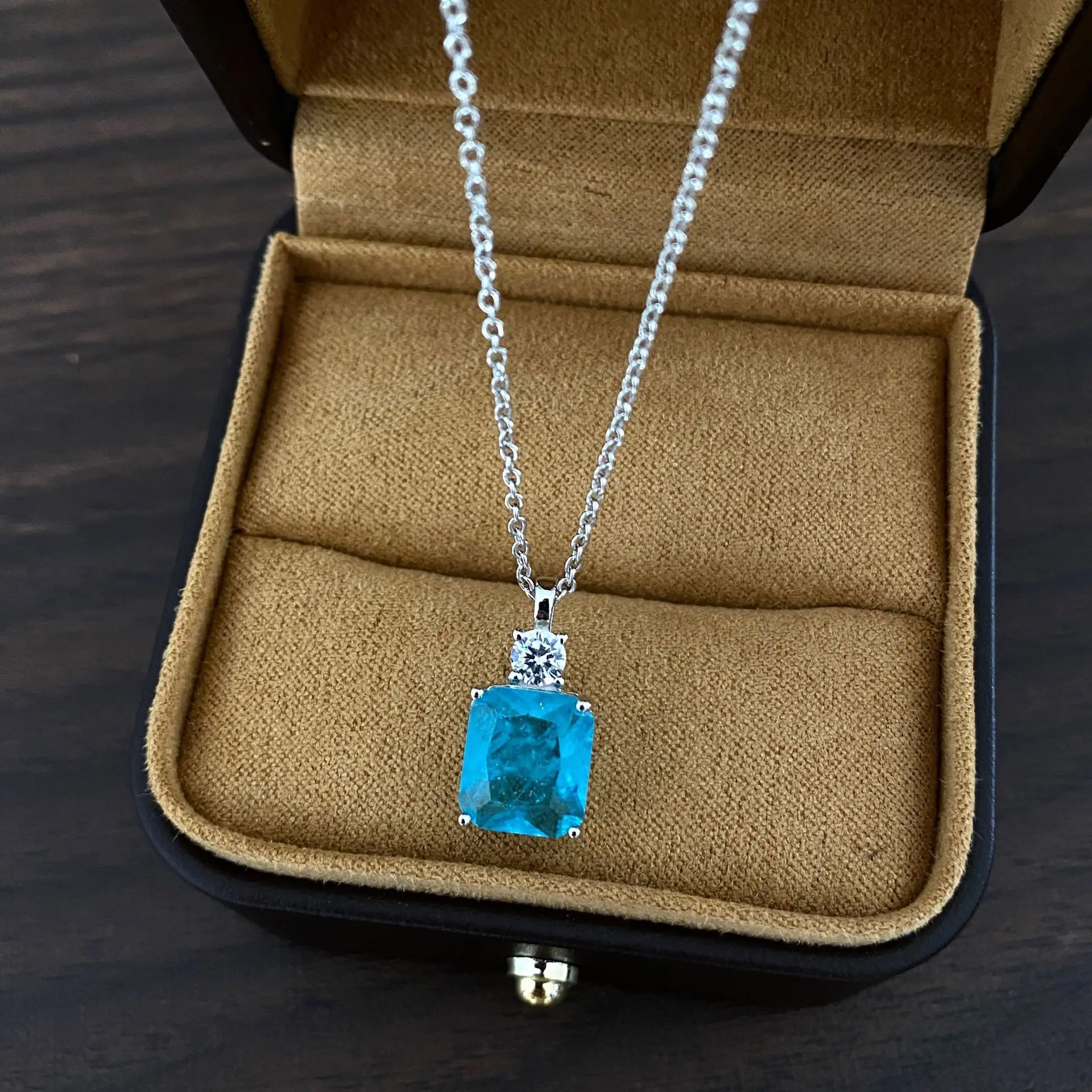 925 Silver Inlaid Simulated Emerald Pendant Chain Vintage Women's Paraiba Necklace Elegant Women's Party Birthday Jewelry Gift