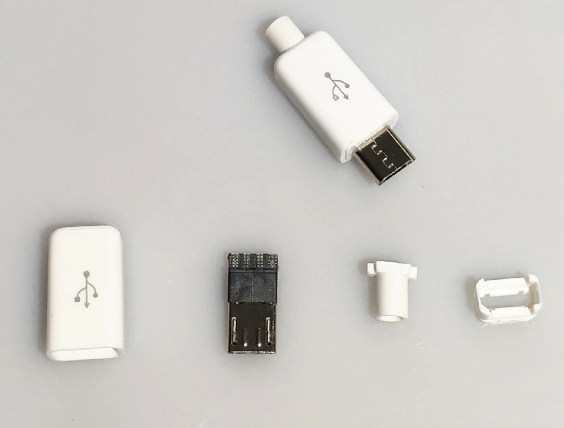 Kit 10 Connettori USB Maschio Tipo-A 2.0 - 5 Pin, Bianchi, Per Cablaggi Fai Da Te