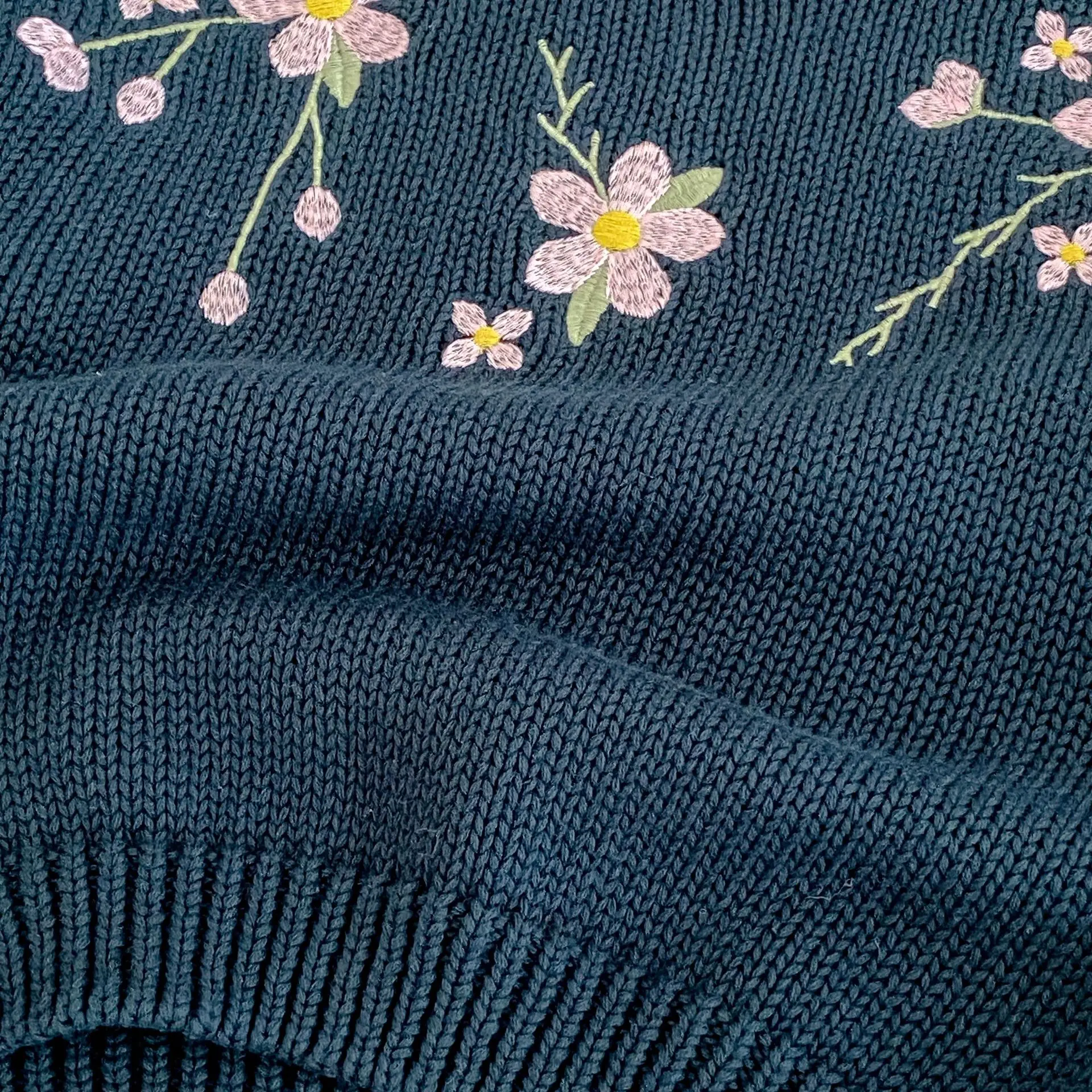 Girls Embroidery Sweaters O Neck Knitwear